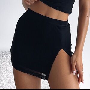 Mini skirt with slit